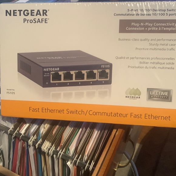 Brand new never opened. NETGEAR proSafe 5 port 10/100 desktop switch - Picture 1 of 6